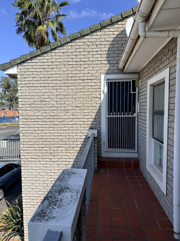 2 Bedroom Property for Sale in Oakglen Western Cape